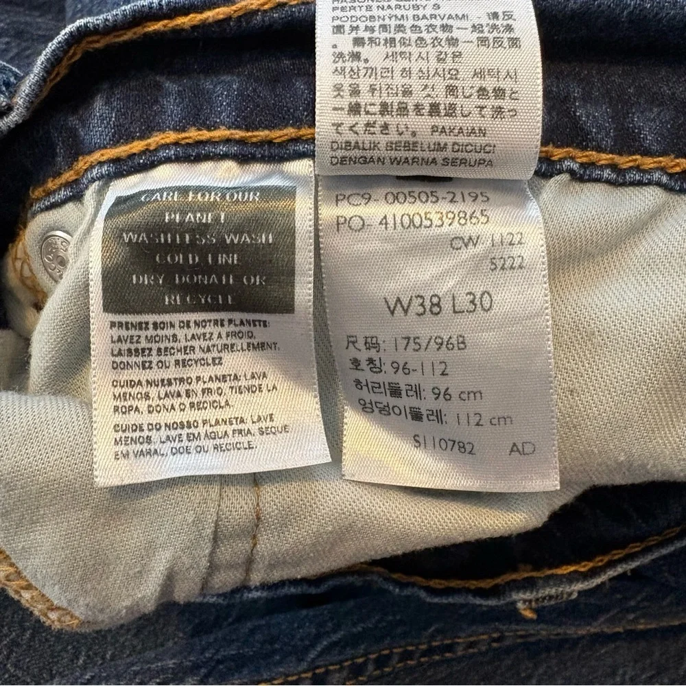 Lot 2 Pairs Levi Strauss 505 Men’s Jeans 38X30 Straight Leg Light & Medium Wash